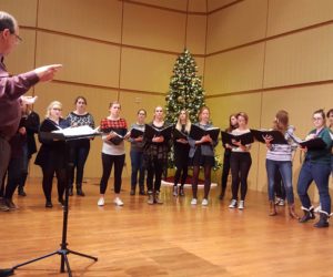 Chris Quinn plays to a choir of donors