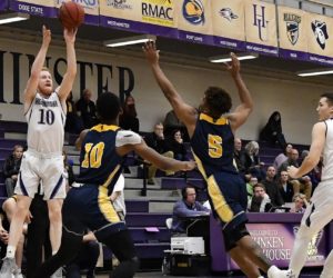 Men’s basketball sweeps weekend, wins 5th straight game